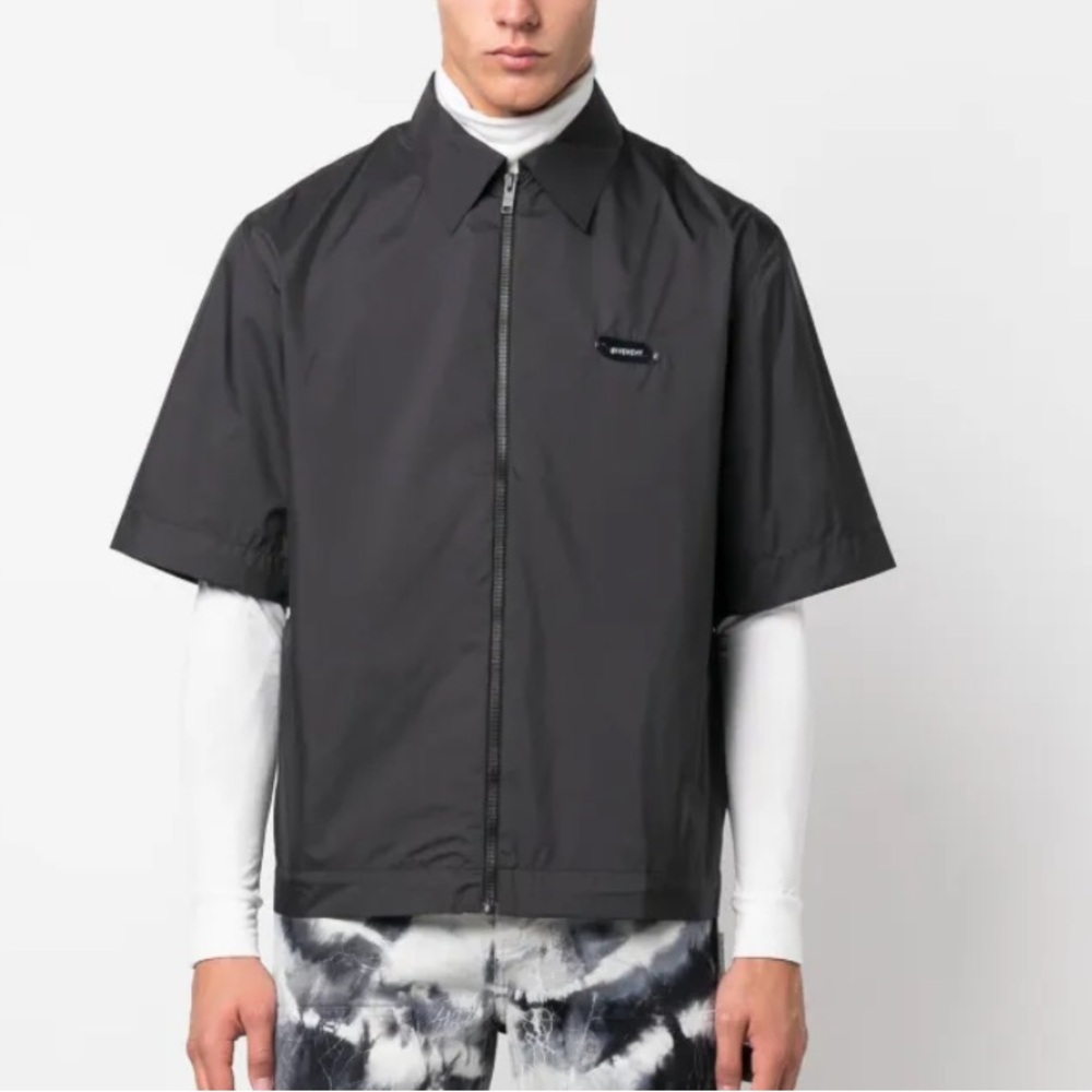 GIVENCHY logo patch zip up shirt - image 3